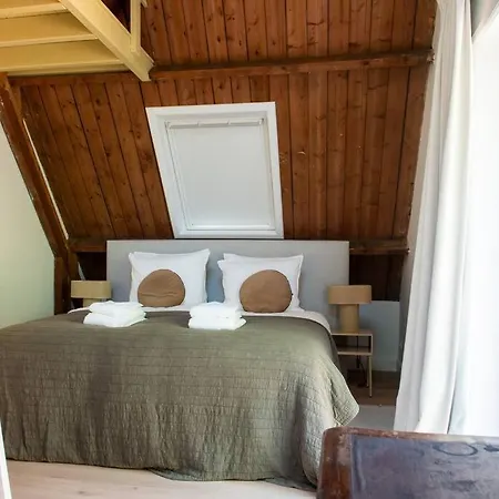Fantastisch Familiehuis Met Grote Tuin I Bosrijk Вилла Люнтерен